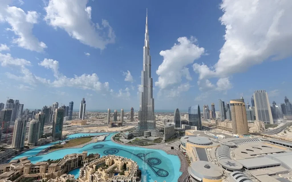 Läs mer om artikeln Burj Khalifa i Dubai: höjd, våningar, biljettpriser och utsiktsplattformar