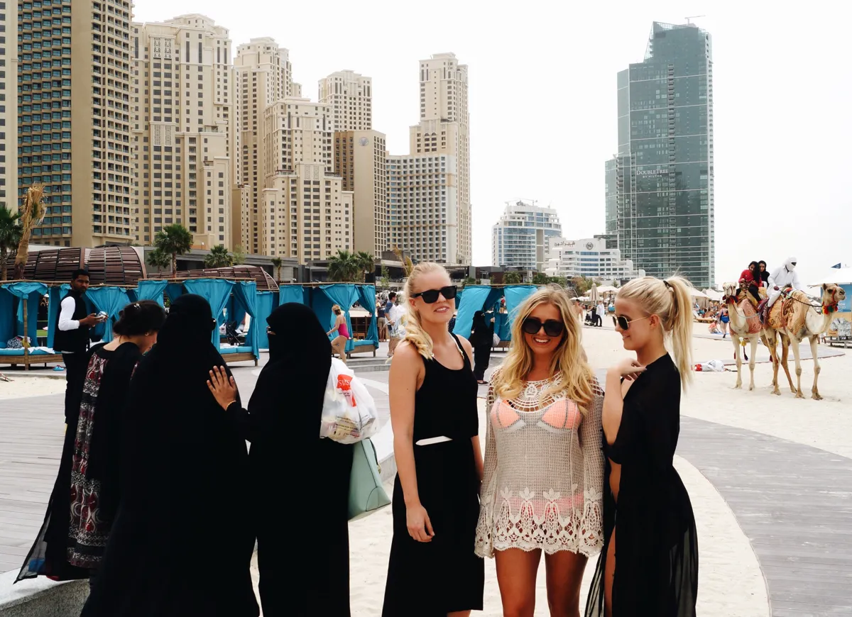 Du visar för närvarande Kvinnosynen i Dubai – en djupgående analys av frihet och begränsningar