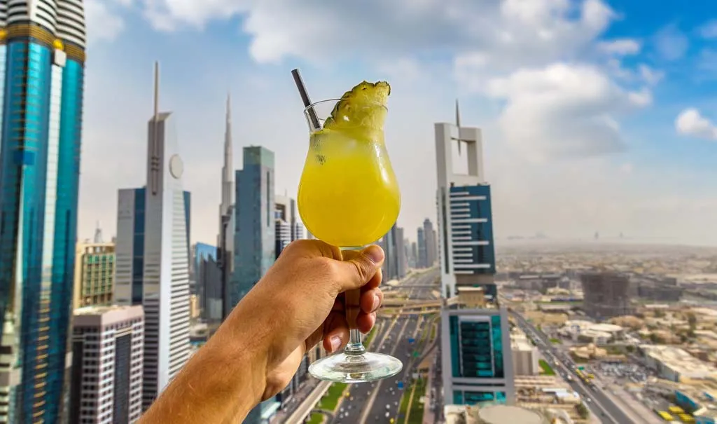 Läs mer om artikeln Dubai alkohol – Vad du behöver veta innan du reser