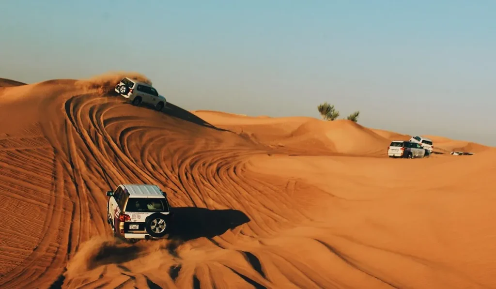 Läs mer om artikeln Upplev äventyret med ökensafari i Dubai
